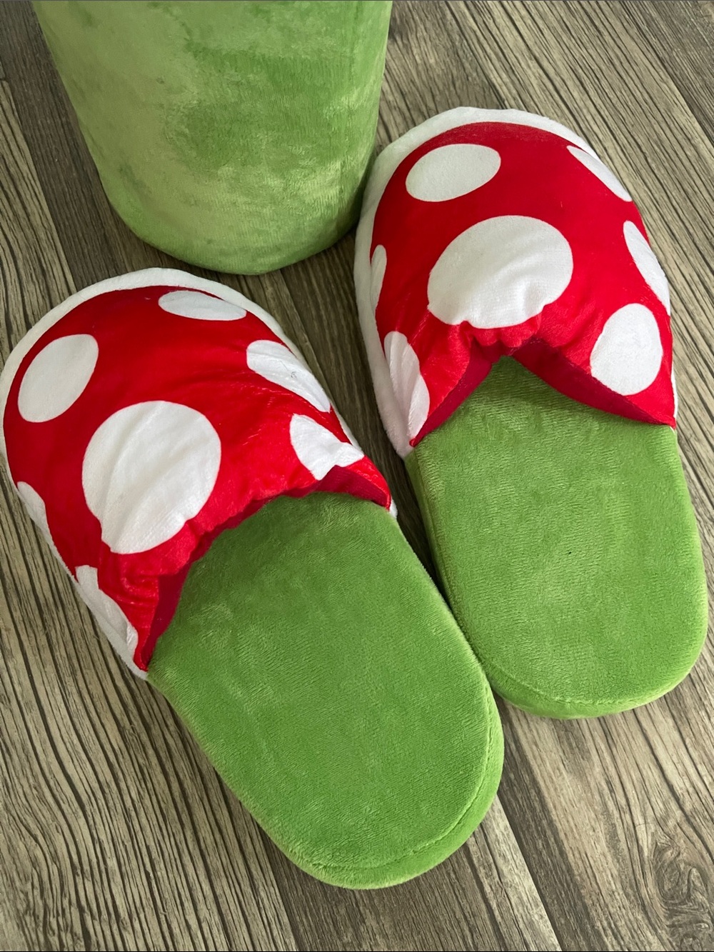 Mario Bros. Plush Piranha Plant Slippers Set - Picture 5 of 5